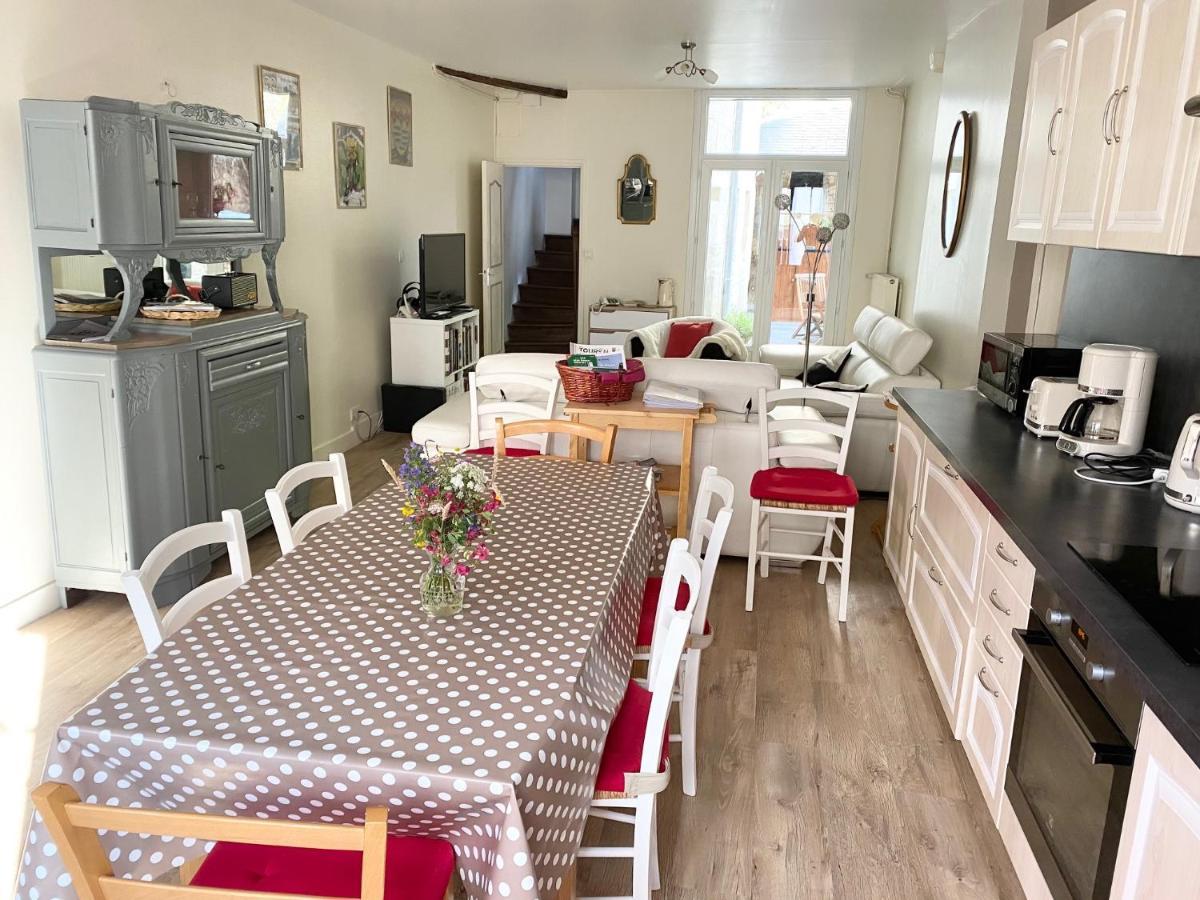 La Maison Des Remparts - Gite 3 Etoiles Pour 8 Pers A ロシュ エクステリア 写真