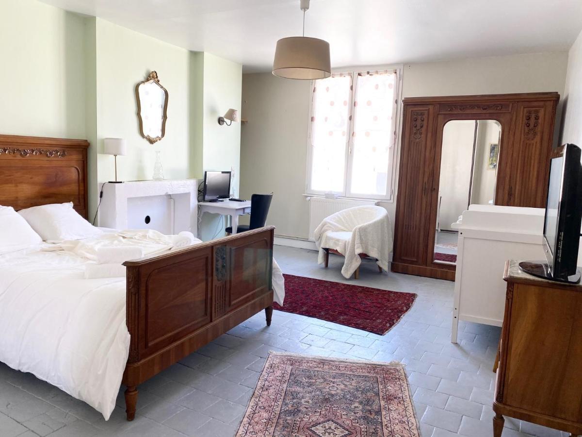 La Maison Des Remparts - Gite 3 Etoiles Pour 8 Pers A ロシュ エクステリア 写真